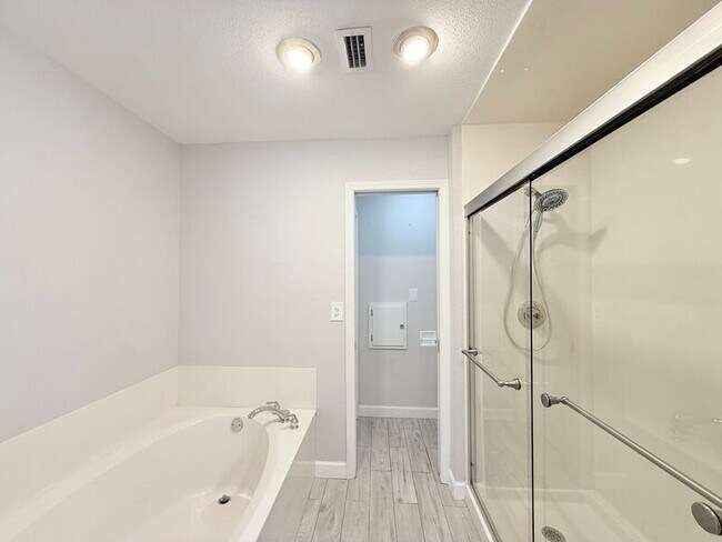 Building Photo - 5136 Hamilton Ln