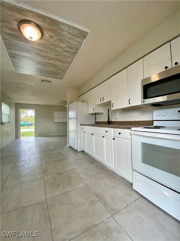 Primary Photo - 1534 Oak Dr