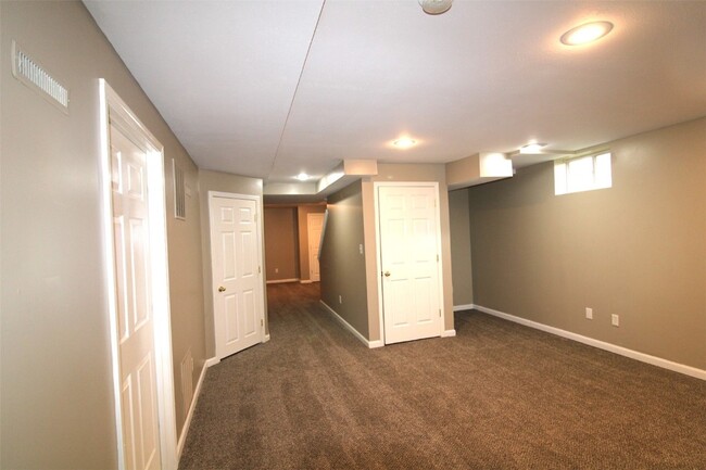 Building Photo - 207 Tyndale Dr