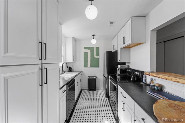 Building Photo - 305 Maplewood Dr