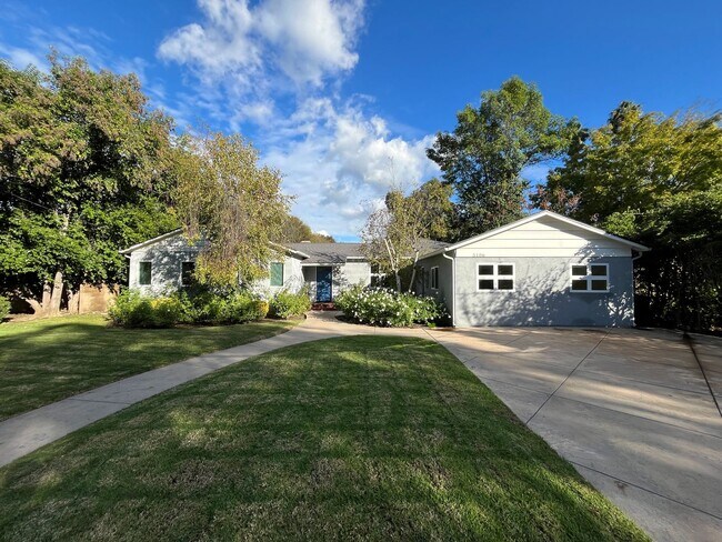 Primary Photo - Upgraded Woodland Hills 2+2.5 plus 2 bonus rooms and Studio Guest House with kitchen and full bath!!