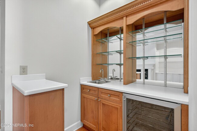 Building Photo - 430 E Bay St