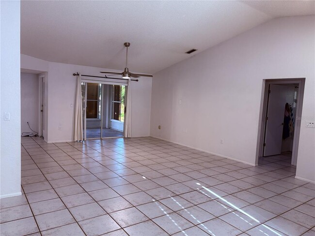 Building Photo - 7330 Fairwood Ave