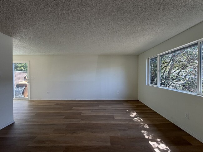 Building Photo - 5921 SE 83rd Ave