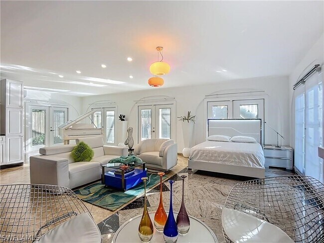 Building Photo - 10242 Vanderbilt Dr