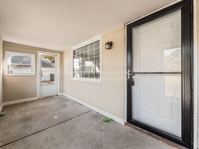 Building Photo - 1621 Sullivant Ave