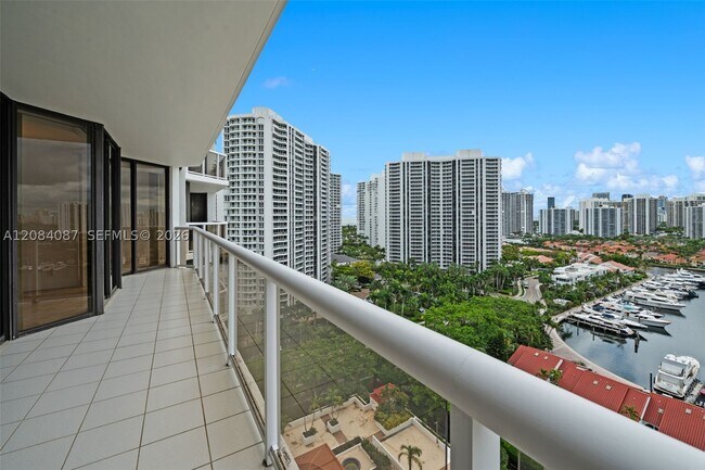 Building Photo - 3610 Yacht Club Dr