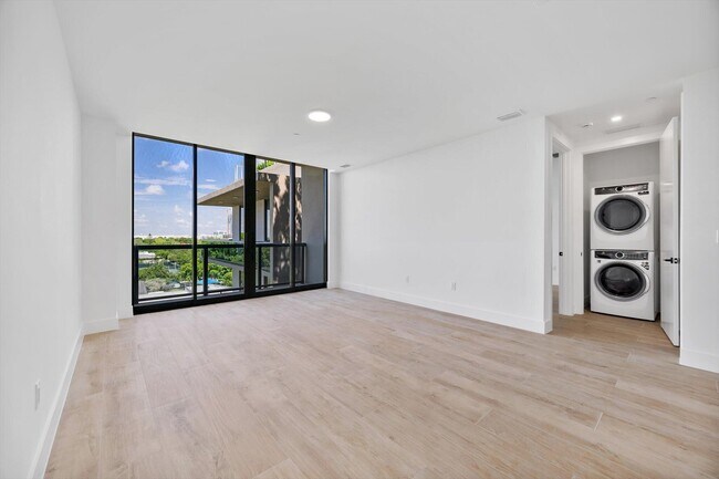Building Photo - 3034 Oak Ave