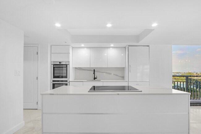 Building Photo - 3000 N Ocean Dr
