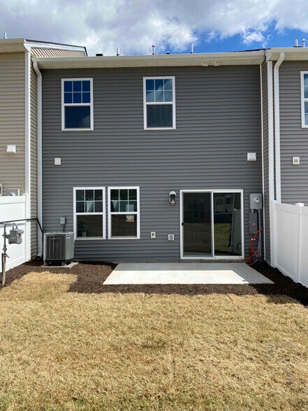 Building Photo - 209 Sunbird Ln