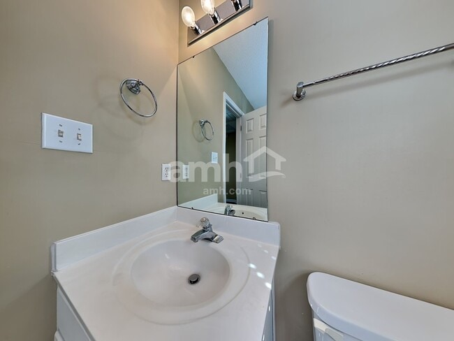 Building Photo - 2206 Coatsdale Ln