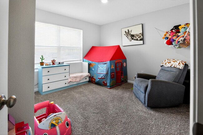 Building Photo - 727 Quintana St