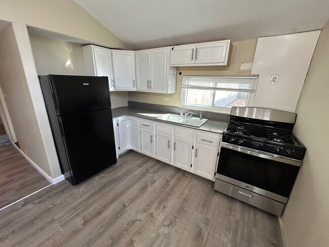 Building Photo - *COMING SOON* ALL BILLS PAID!! 1 Bedroom /...
