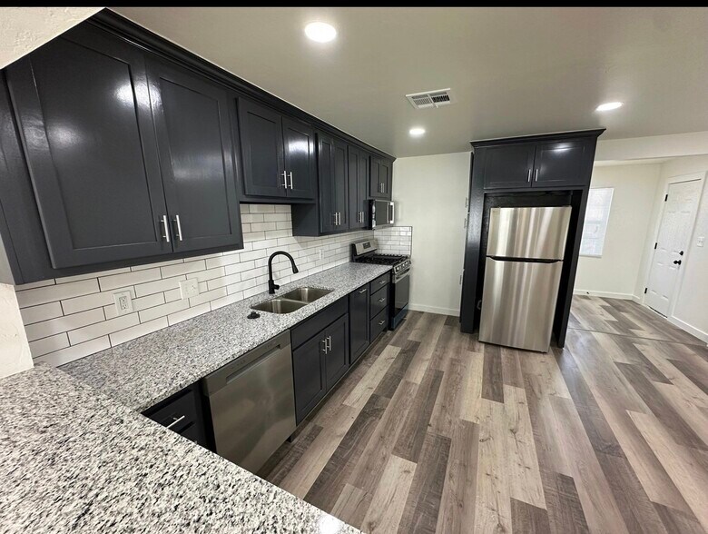 Building Photo - 1621 NE 18th St