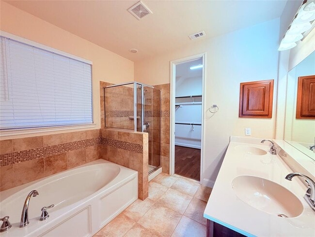 Building Photo - 2505 Amur Dr