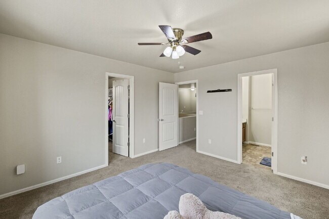 Building Photo - "Beautiful Townhome 3-Bedroom  2.5 Baths no carpet home, just 7 minutes from Fort Carson!"