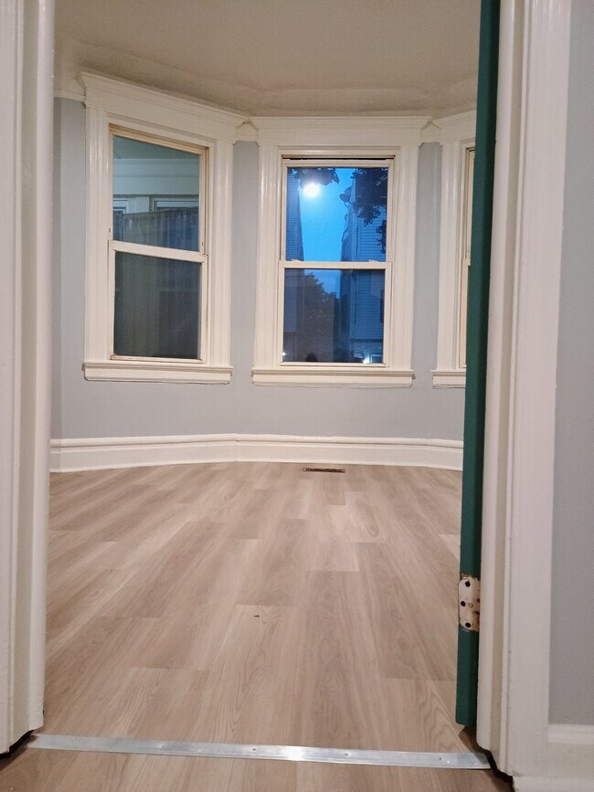 Building Photo - 27 Linden Ave
