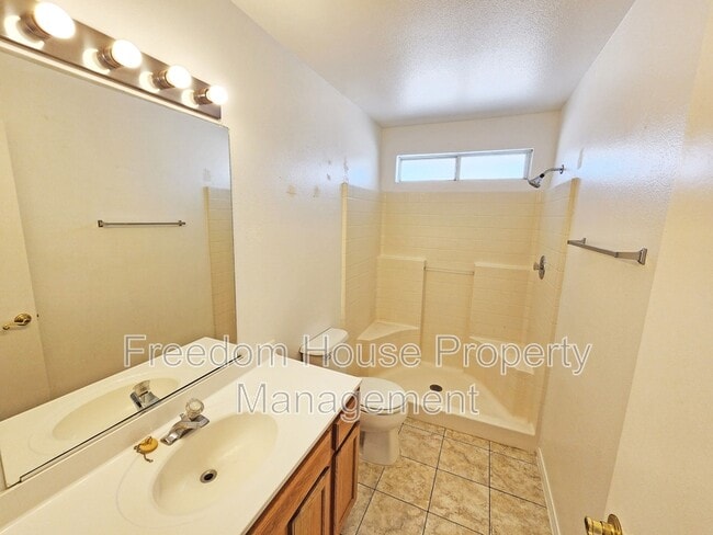 Building Photo - 2341 E Calvada Blvd