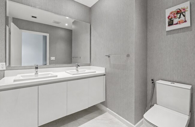 Building Photo - 701 N Fort Lauderdale Beach Blvd