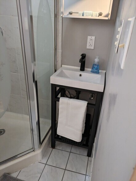 Building Photo - 2713 Fort Baker Dr SE