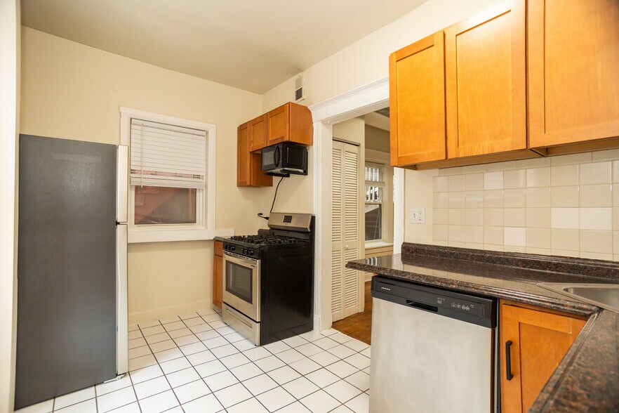Kitchen - 3149 W Lyndale St