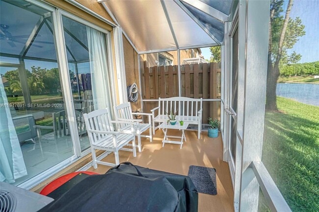 Building Photo - 1261 Presidio Dr