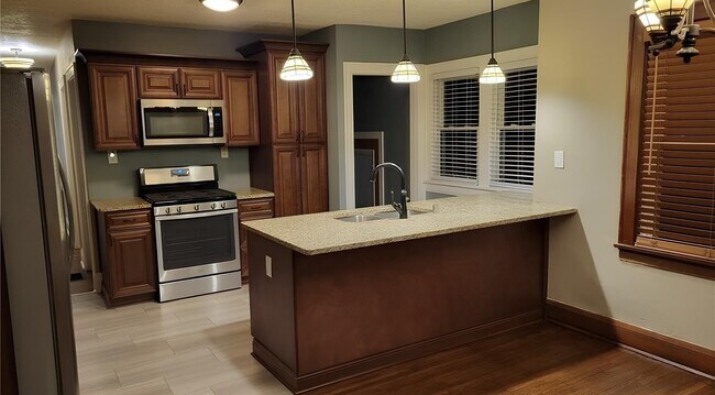 Kitchen - 2914 Golden Valley Rd