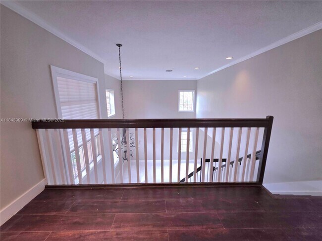 Building Photo - 584 Cambridge Dr
