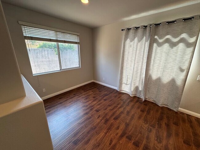 Building Photo - Welcome to this stunning 3-bedroom, 2.5-ba...