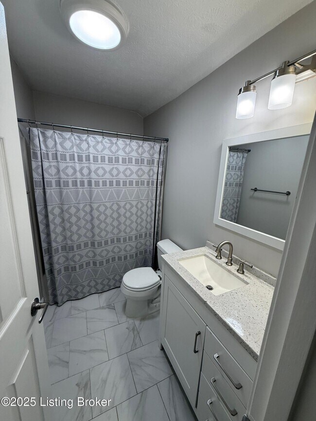 Building Photo - 10412 Pinoak View Dr