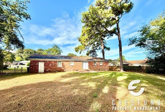 Building Photo - 3 BEDROOM AVAILABLE NOW - Minutes From For...