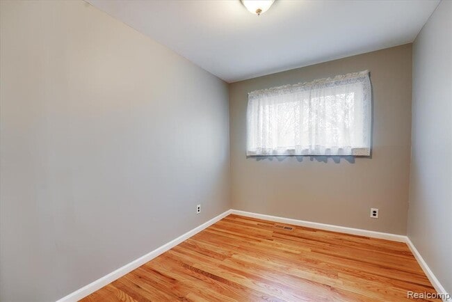 Building Photo - 32536 Warner Dr