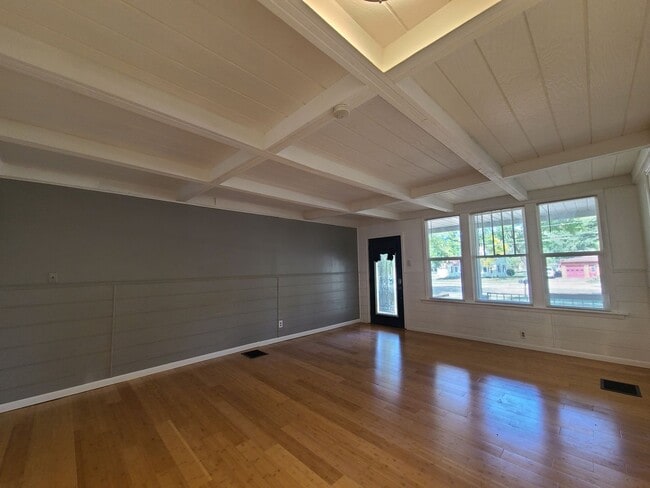 Building Photo - 460 W Napier Ave