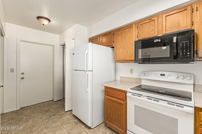 Building Photo - 8820 W Alice Ave