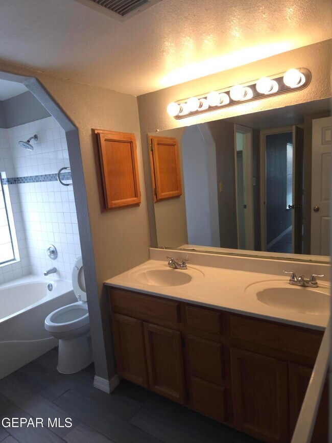 Building Photo - 4629 Loma Grande Dr