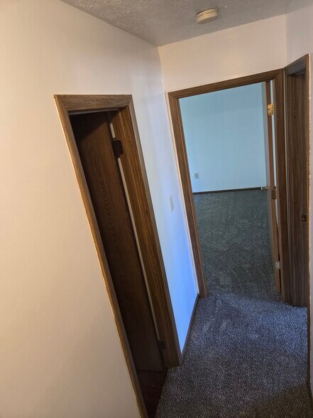 Building Photo - 5645 Chatford Dr