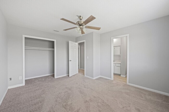 Building Photo - 2 Bedroom 1.5 Bathroom