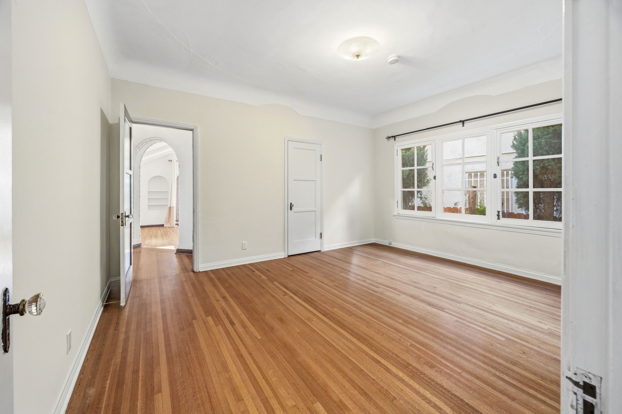 Building Photo - 166 N Arnaz Dr