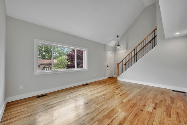 Building Photo - 103 Sprucedale Dr