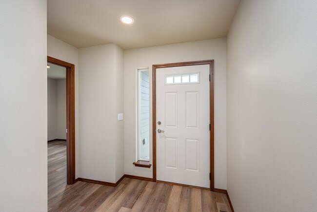 Building Photo - 389 S Newton Ave