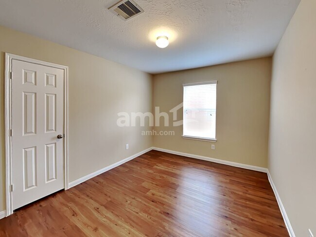 Building Photo - 20 Mira Loma Dr