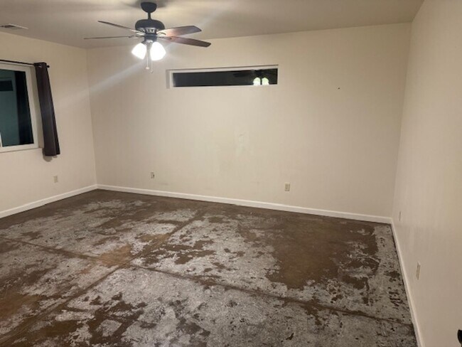 Building Photo - Cute Ranch Style 3 Bedroom 2 Bath Home In ...