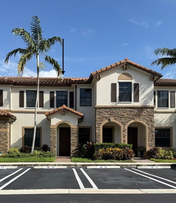 Building Photo - 3219 SE 5th Ct