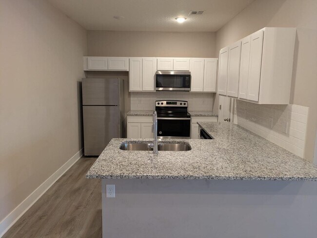 Building Photo - 5224 N Cypress Cir