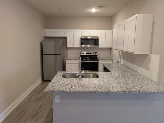 Building Photo - 5224 N Cypress St