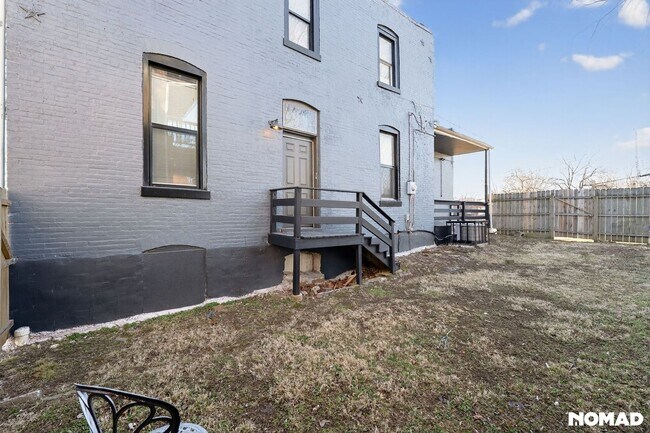 Building Photo - Charming 2BR Townhome in Saint Louis