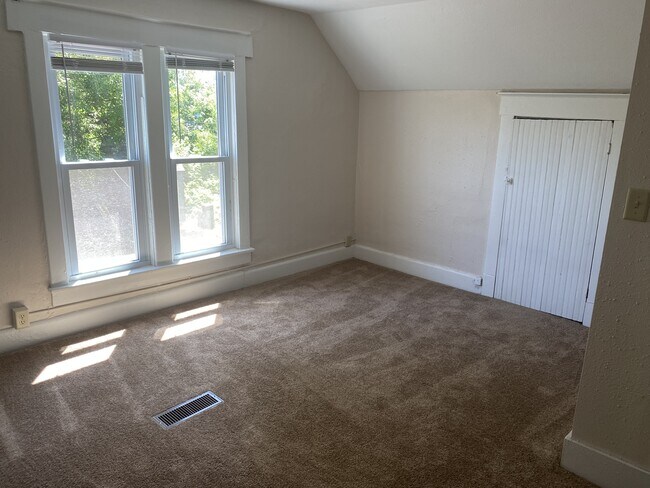 Building Photo - 1412 N Champaign St