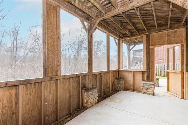 Building Photo - 1661 Jamestown Ave