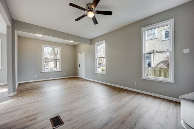 Building Photo - Freshly Updated 4 Bedroom House