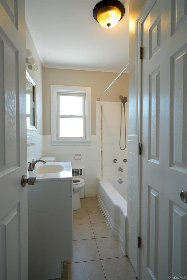 Building Photo - 59 Troy Ave